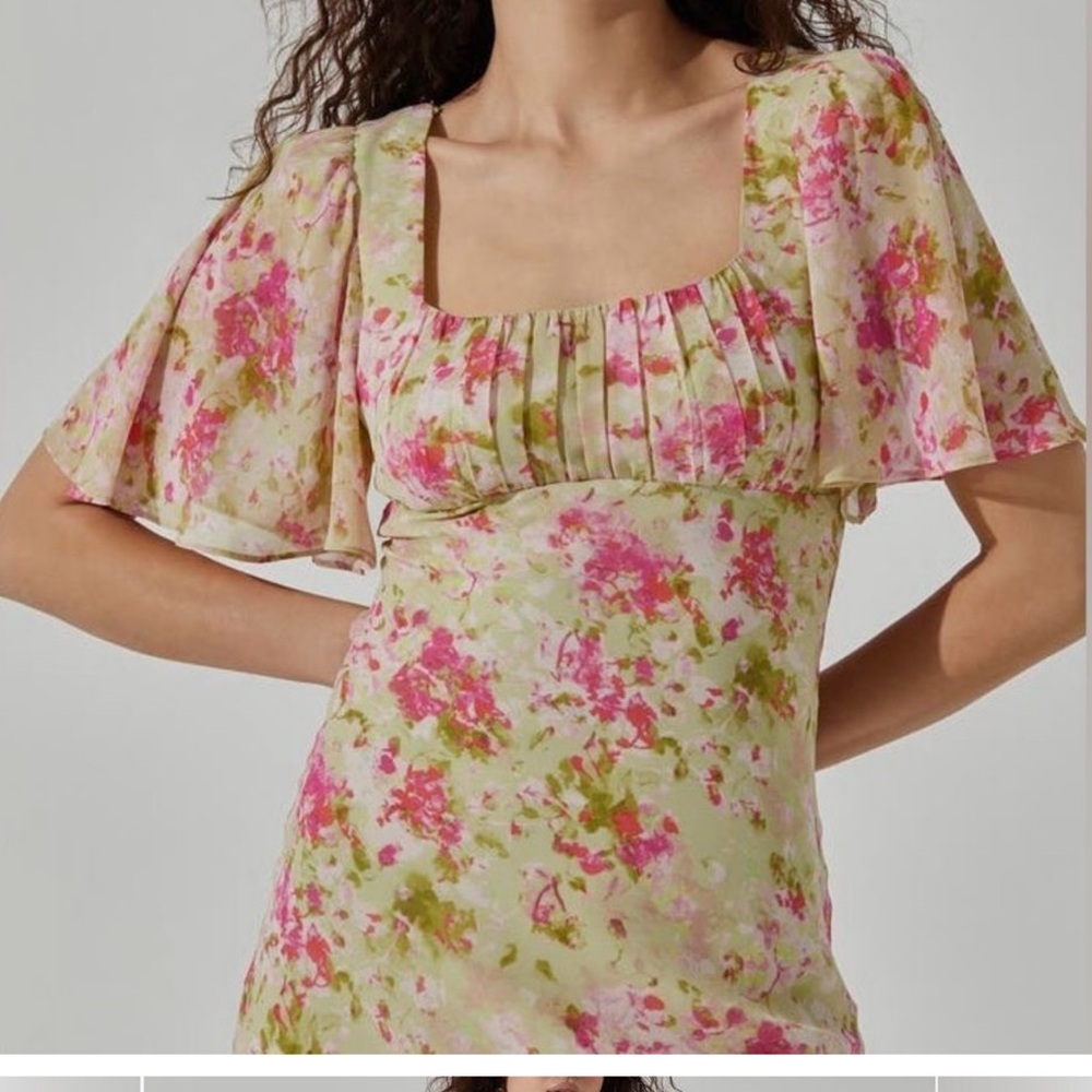 ASTR Pink and Green Pleated Midi Dress with Cap Sleeves